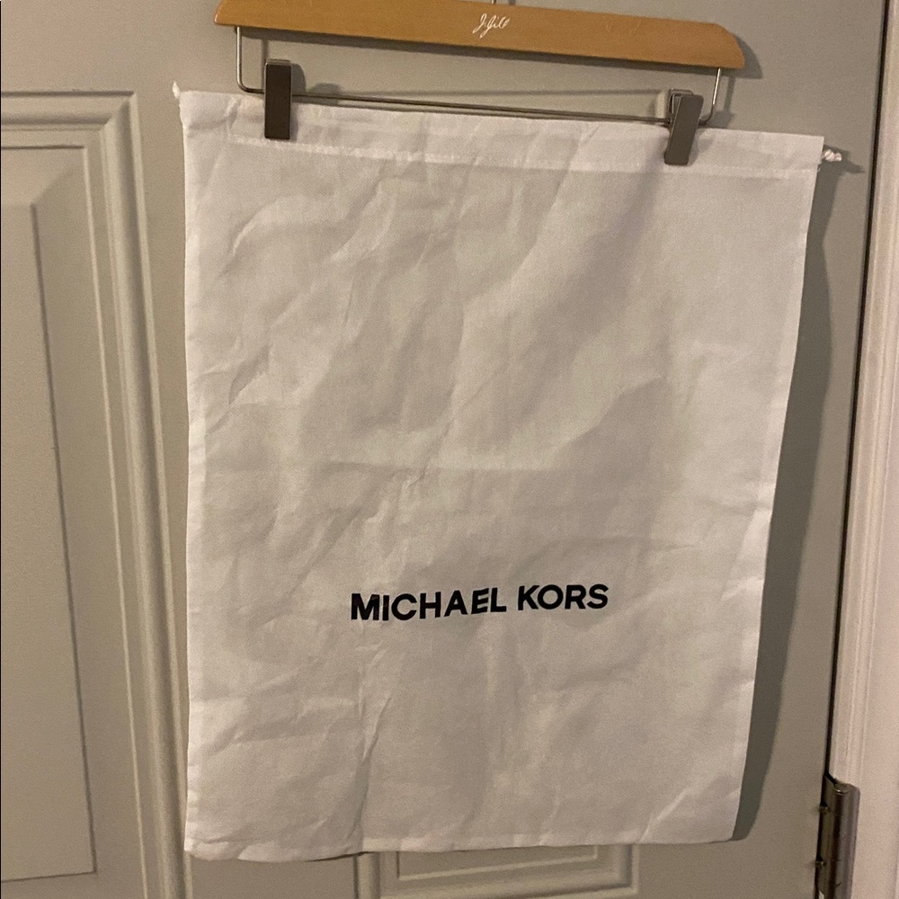 Dustcover bundle of 3, Michael Kors & B Makowsky - Picture 2 of 12